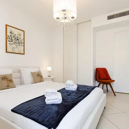 Fleury Yourhosthelper * Cannes