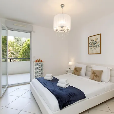 Fleury Yourhosthelper