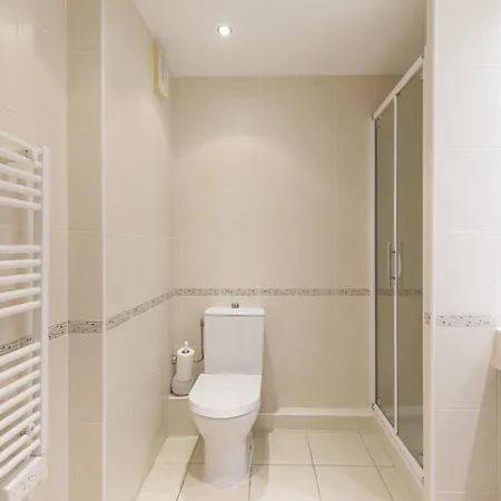 Fleury Yourhosthelper Канны